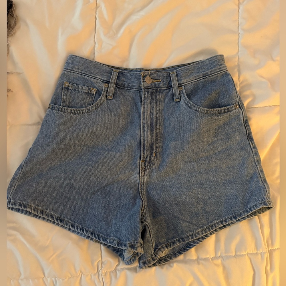 LEVI’S HIGH WAISTED MOM SHORTS